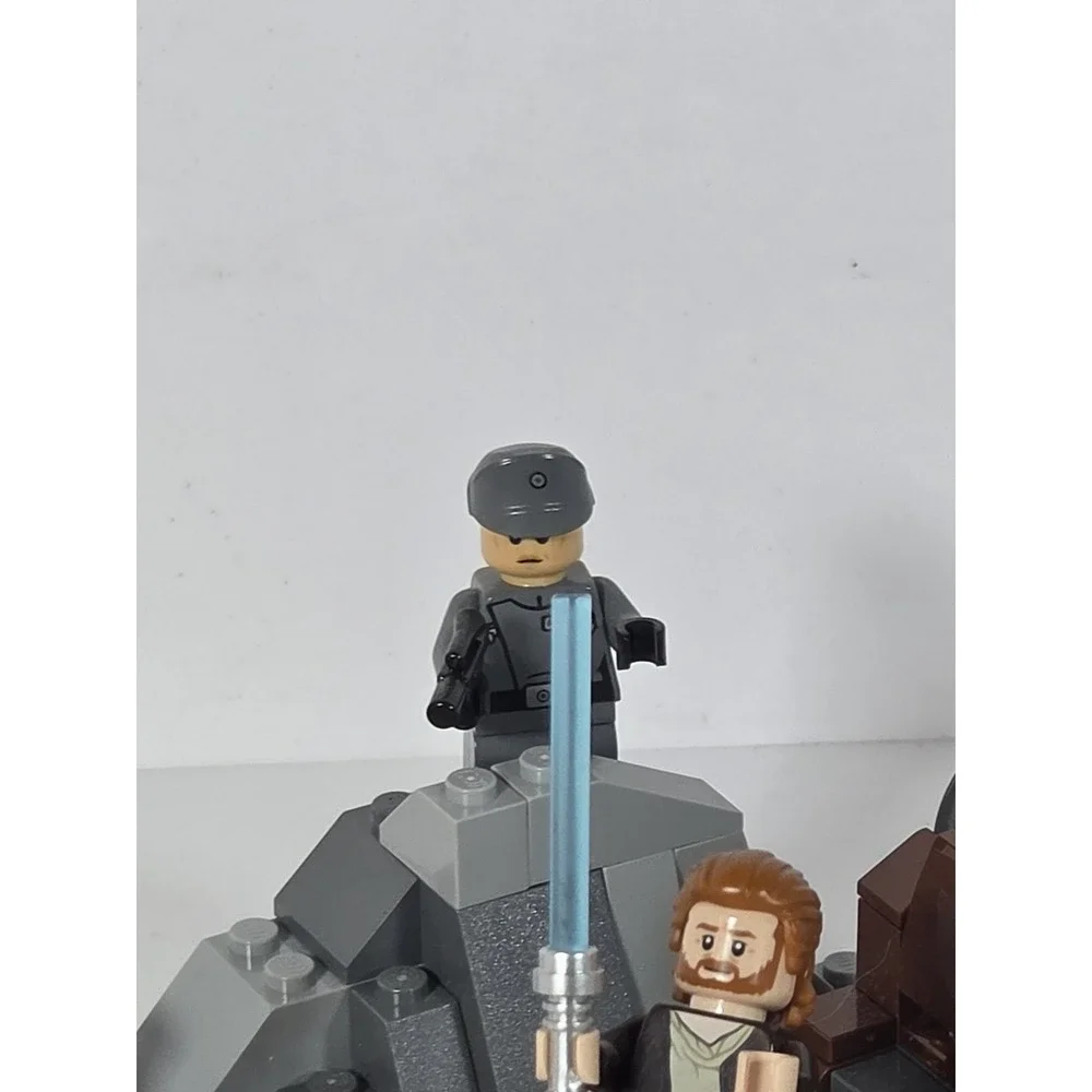 LEGO Star Wars: Obi-Wan Kenobi vs. Darth Vader (75334) Please Read